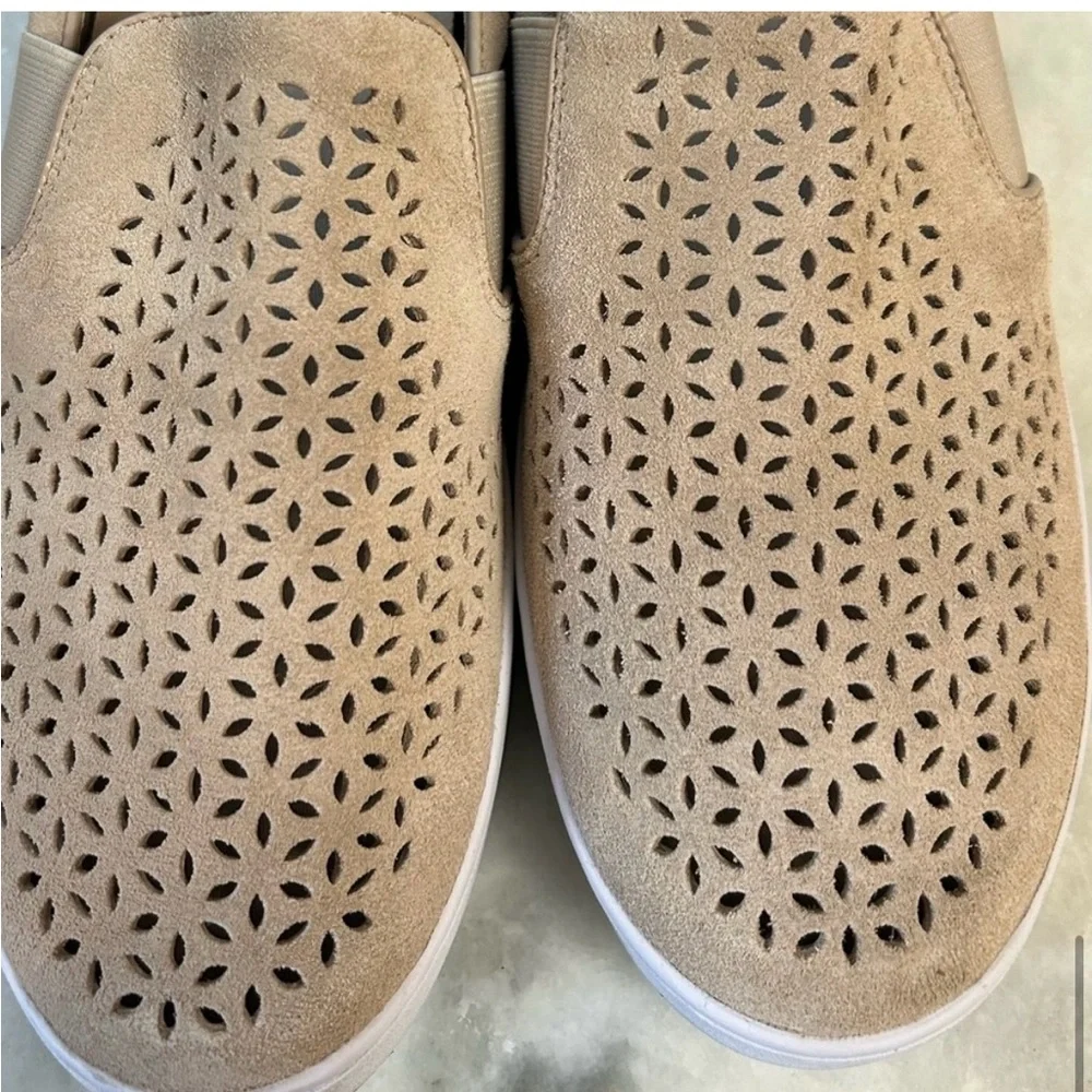 Vionic Kani Tan Perforated Slip On Sneaker Shoes 9 - Picture 3 of 6